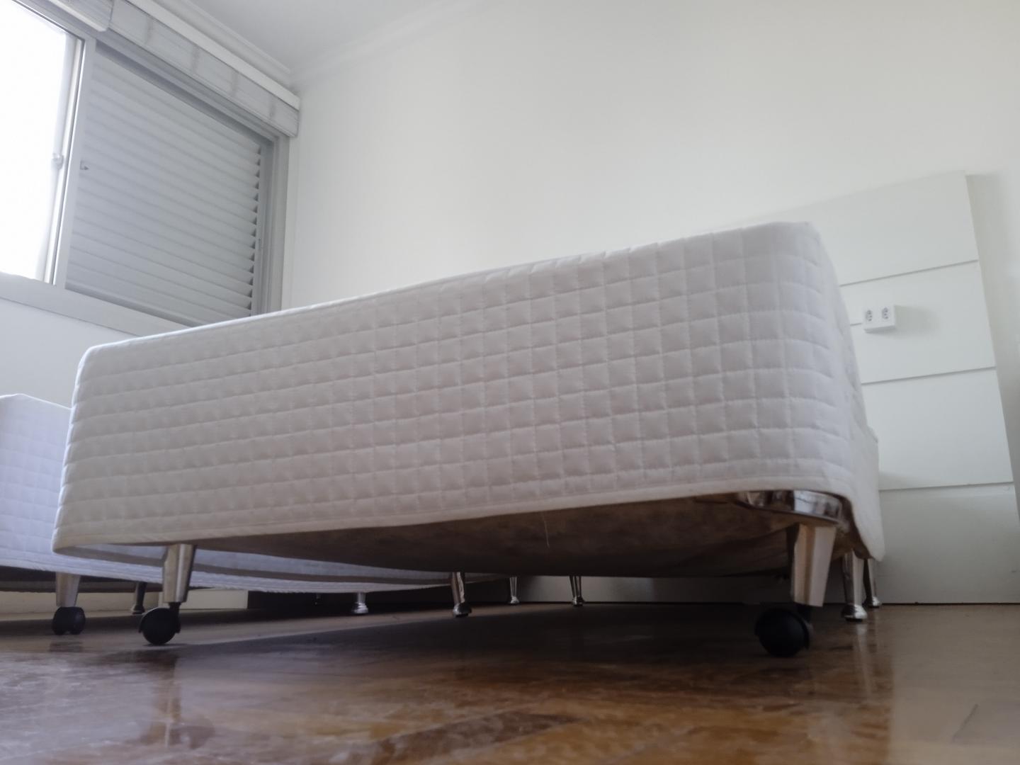 Cama box solteiro em Madeira / Tecido Branco 37 cm x 88 cm x 188 cm