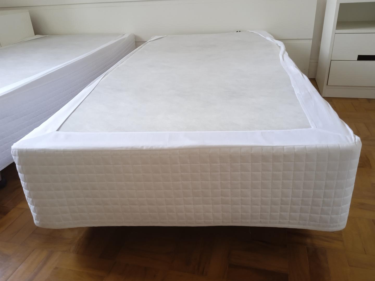 Cama box solteiro em Madeira / Tecido Branco 37 cm x 88 cm x 188 cm