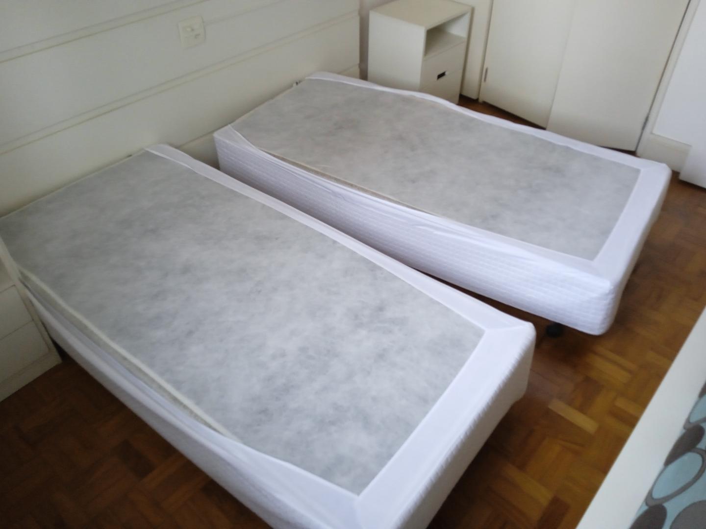 Cama box solteiro em Madeira / Tecido Branco 37 cm x 88 cm x 188 cm