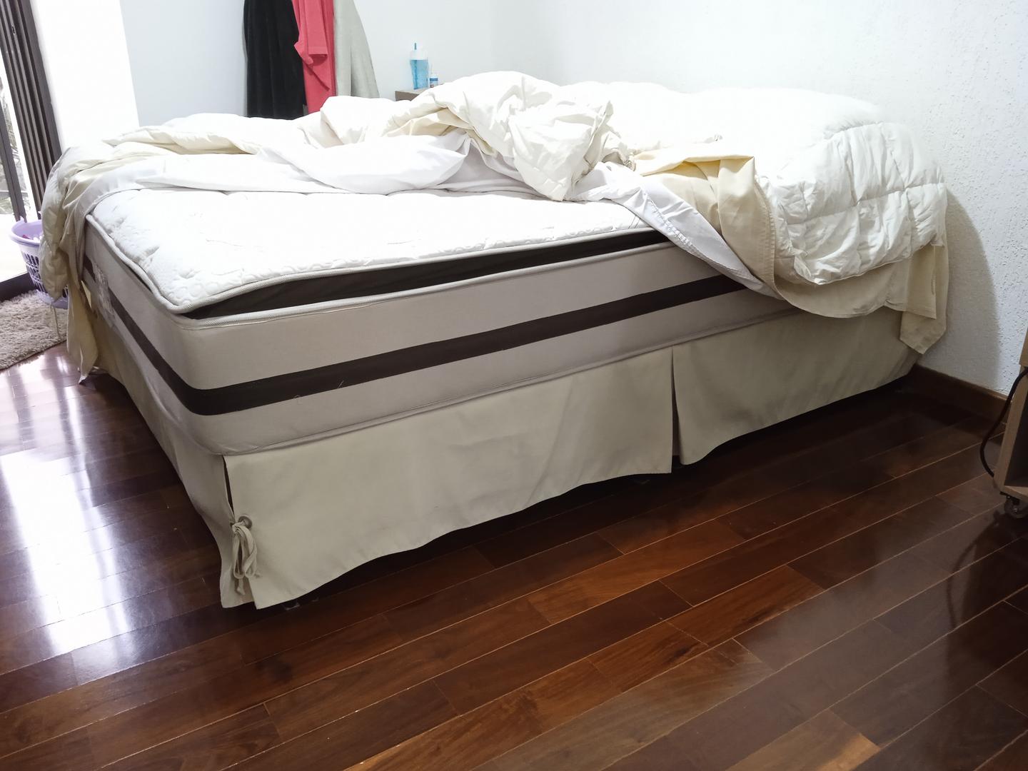 Cama box Queen s/ colchão em Madeira / Tecido Cinza 43 cm x 198 cm x 158 cm