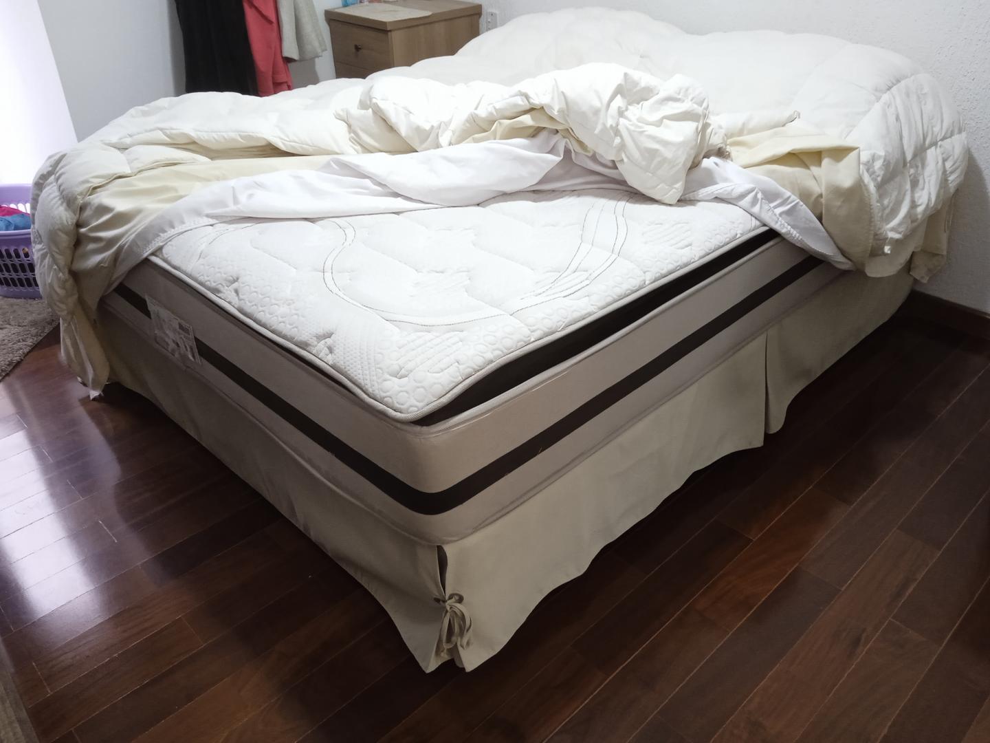 Cama box Queen s/ colchão em Madeira / Tecido Cinza 43 cm x 198 cm x 158 cm