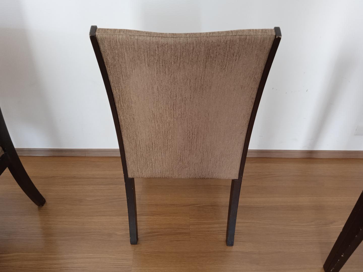 Cadeira fixa estofada s/ braços em Madeira / Estofado Marrom 98 cm x 48 cm x 56 cm