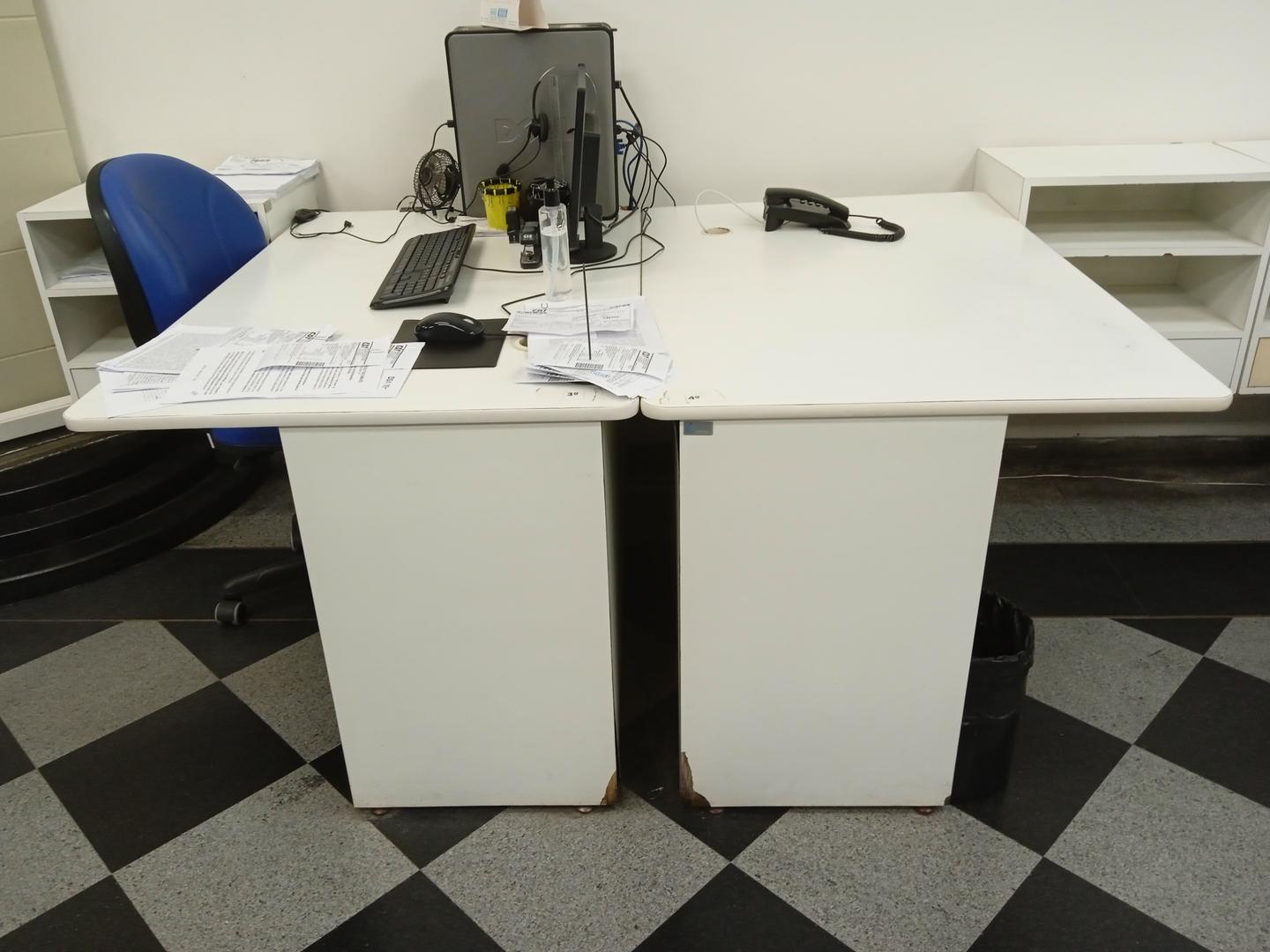 Mesa de Escritório c/ 1 nicho em MDF Branco 78 cm x 120 cm x 80 cm