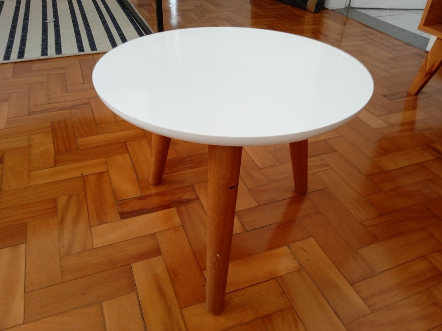 Mesa de Apoio em MDF Branca 32 cm x 40 cm x 40 cm