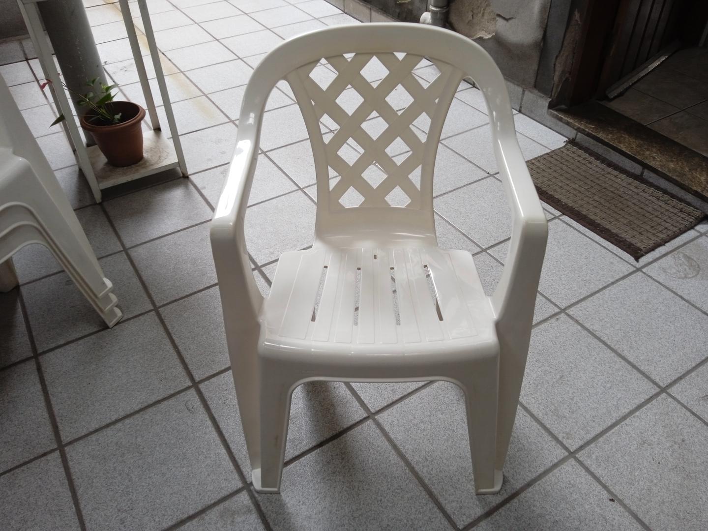 Cadeira fixa c/ braços em Plástico Branco 85 cm x 40 cm x 40 cm