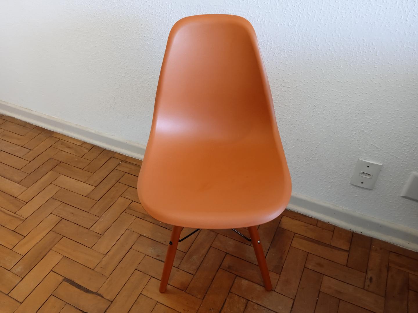 Cadeira fixa s/ braços Eames em Plástico Marrom 82 cm x 46 cm x 48 cm