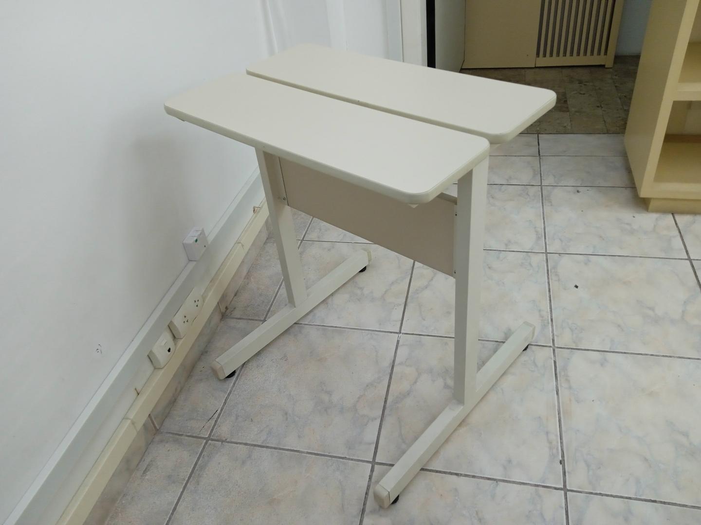 Mesa de apoio em MDF / Aço Branco 75 cm x 66 cm x 43 cm