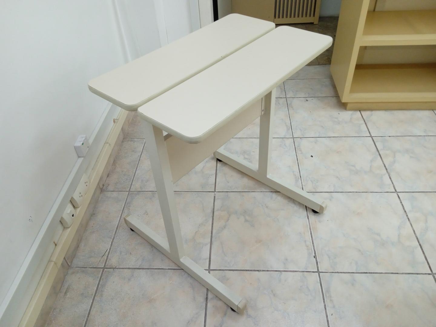 Mesa de apoio em MDF / Aço Branco 75 cm x 66 cm x 43 cm