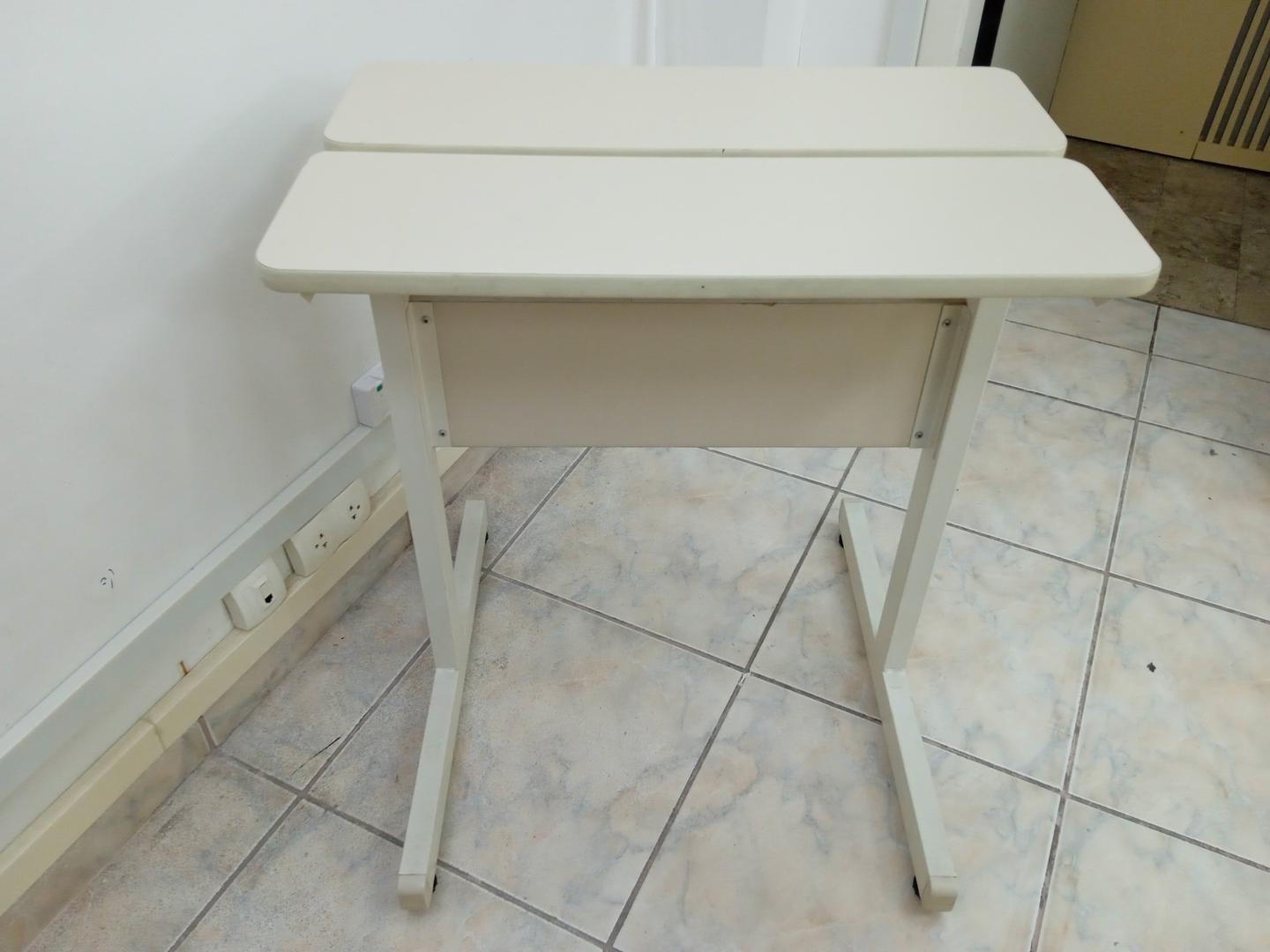 Mesa de apoio em MDF / Aço Branco 75 cm x 66 cm x 43 cm