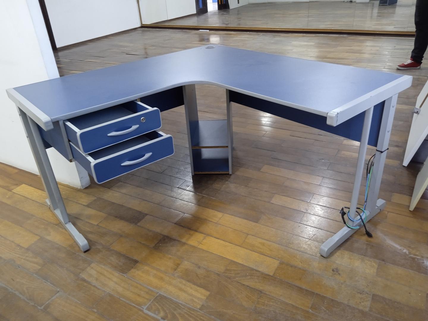 Mesa de Escritório em L c/ 2 gavetas em MDF Azul 73 cm x 140 cm x 138 cm