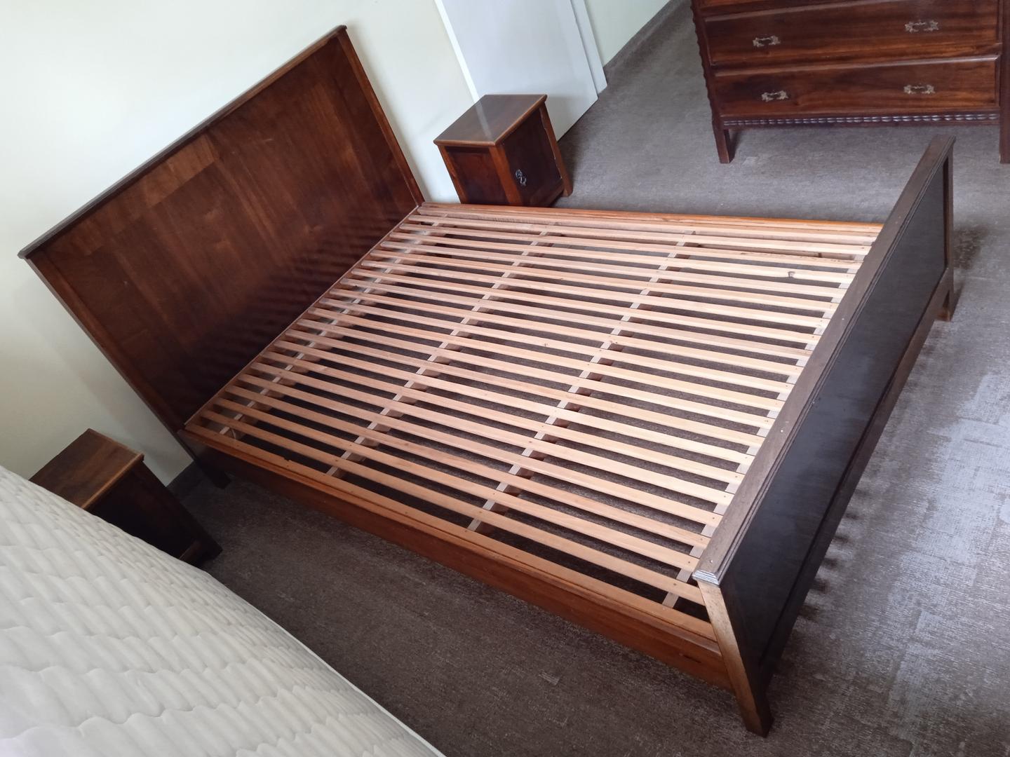 Cama Antiga de casal padrão em Madeira Marrom 112 cm x 145 cm x 200 cm