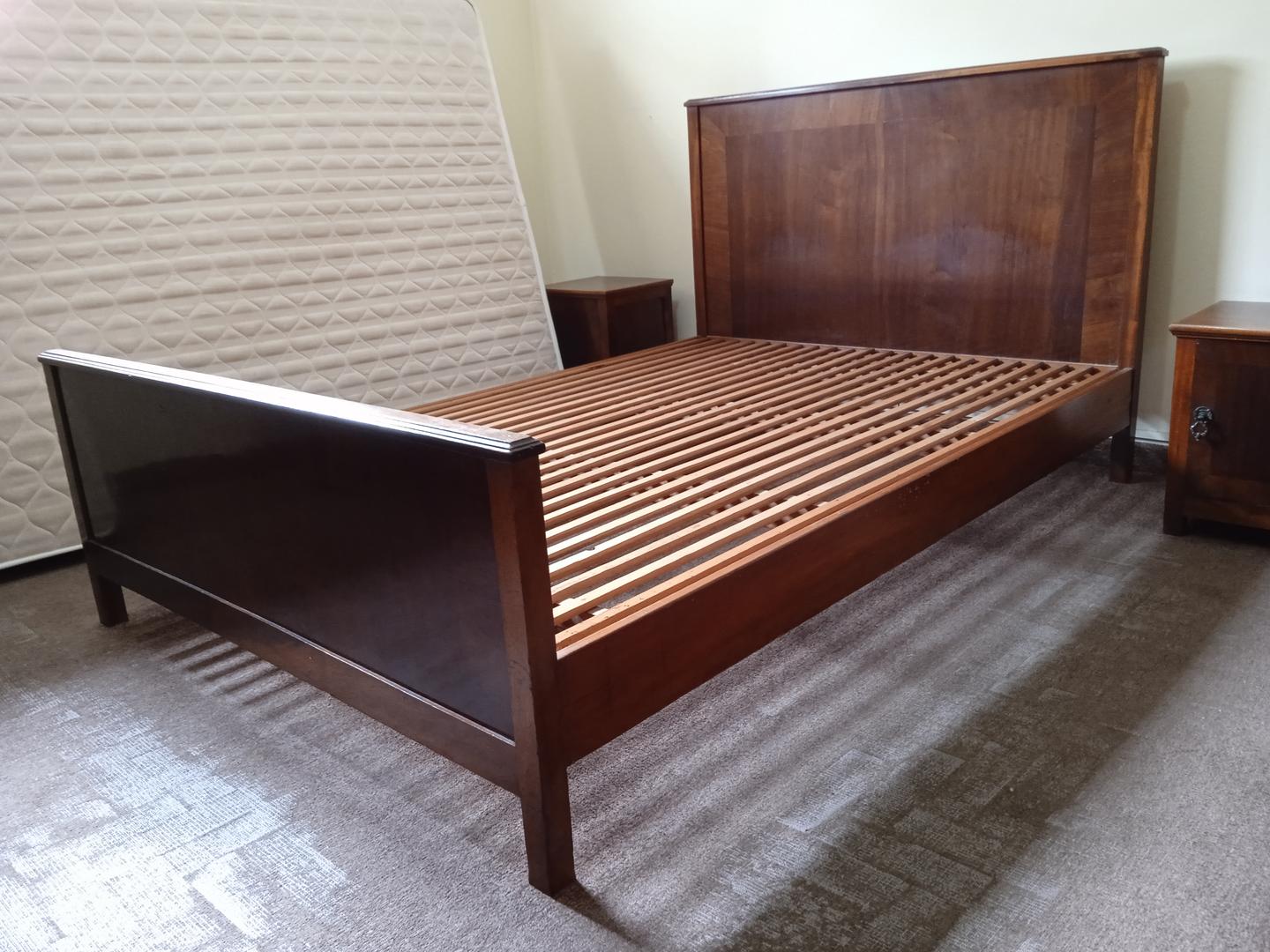 Cama Antiga de casal padrão em Madeira Marrom 112 cm x 145 cm x 200 cm