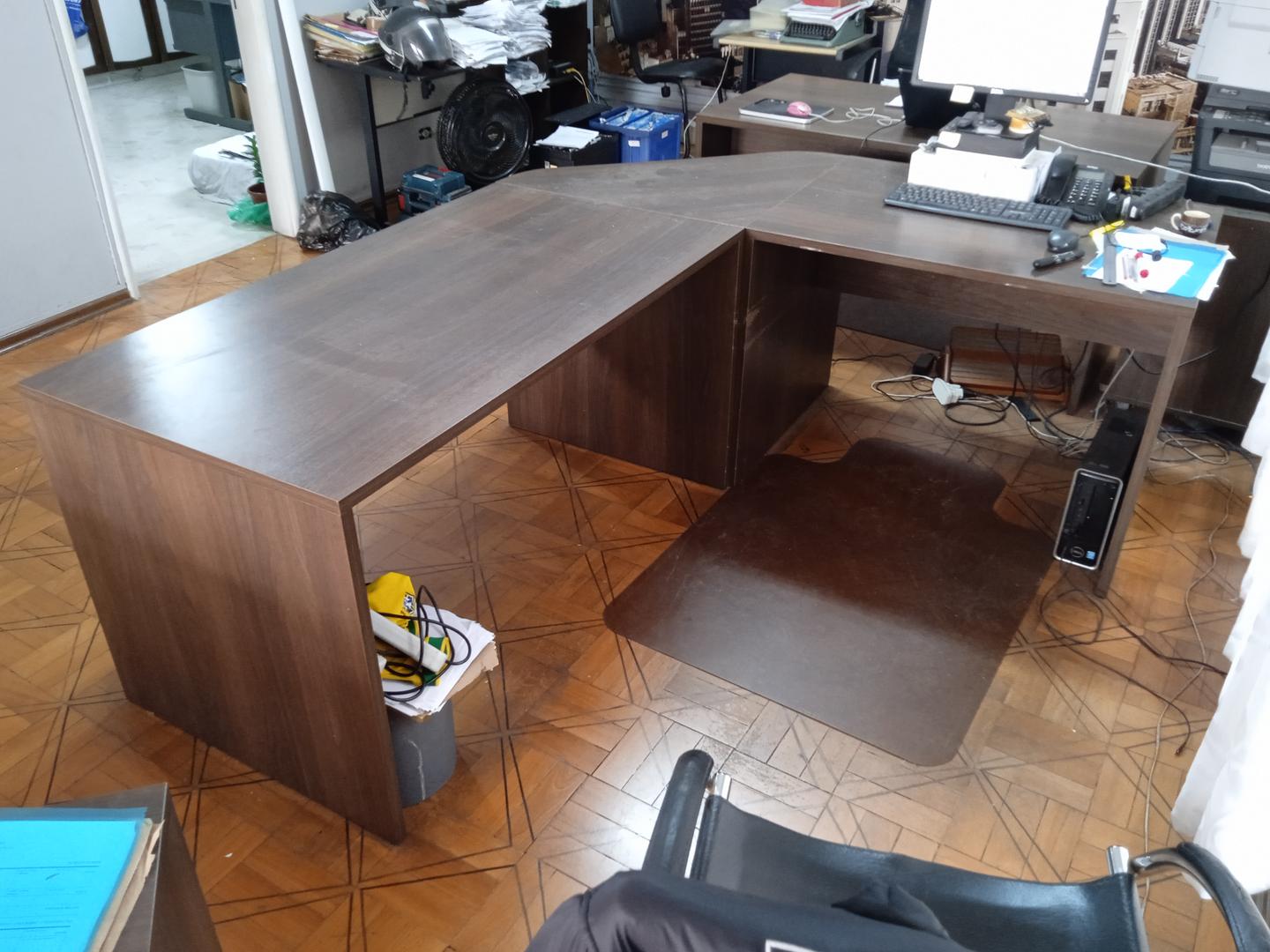 Mesa de Escritório em L em MDF Marrom 75 cm x 216 cm x 175 cm