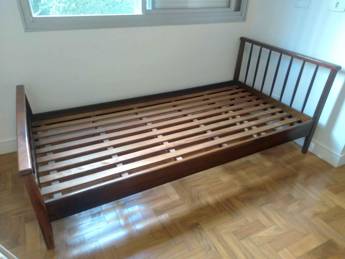 Cama casal padrão antiga c/ cabeceira  em Madeira Marrom 73 cm x 99 cm x 200 cm