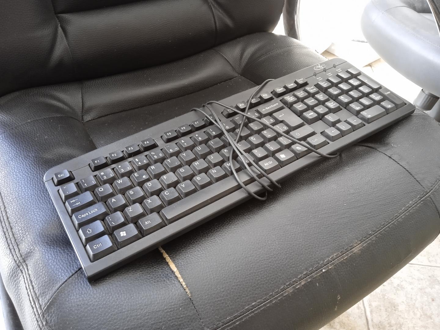 Teclado Integris Keyboard Preto