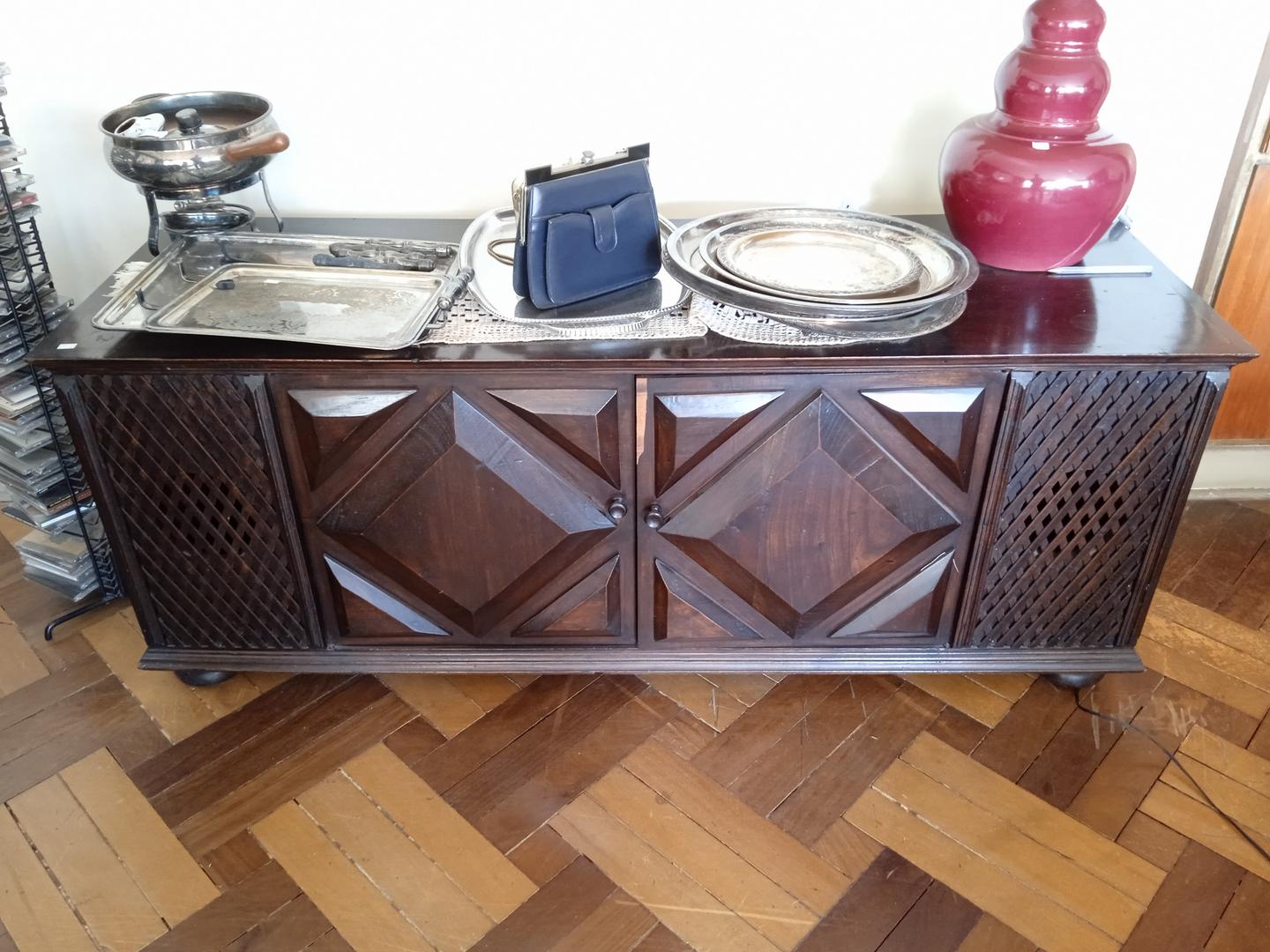 Buffet c/ 2 portas em Madeira Marrom 60 cm x 150 cm x 50 cm