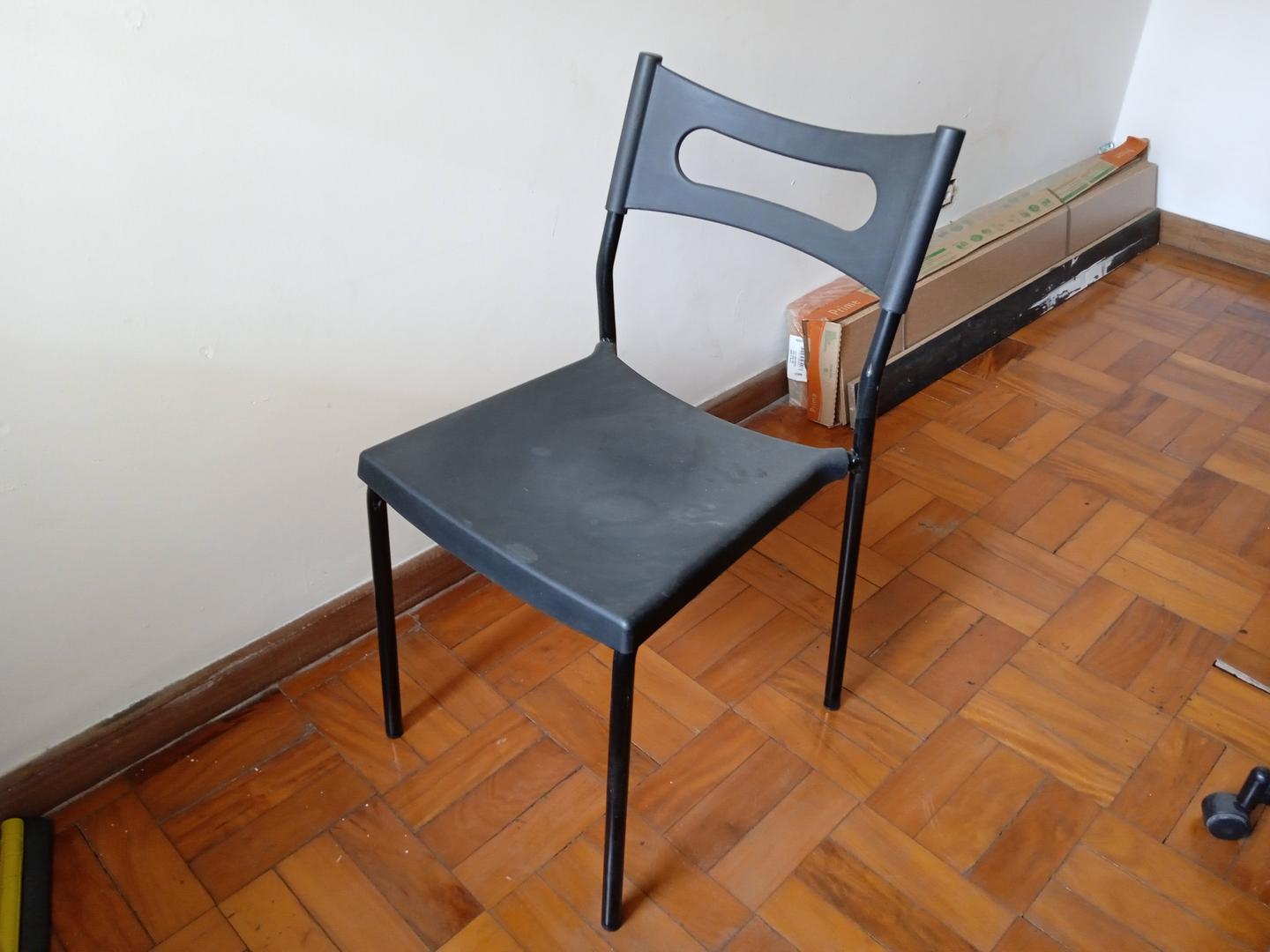 Cadeira fixa s/ braços em Plástico Preto 77 cm x 40 cm x 44 cm