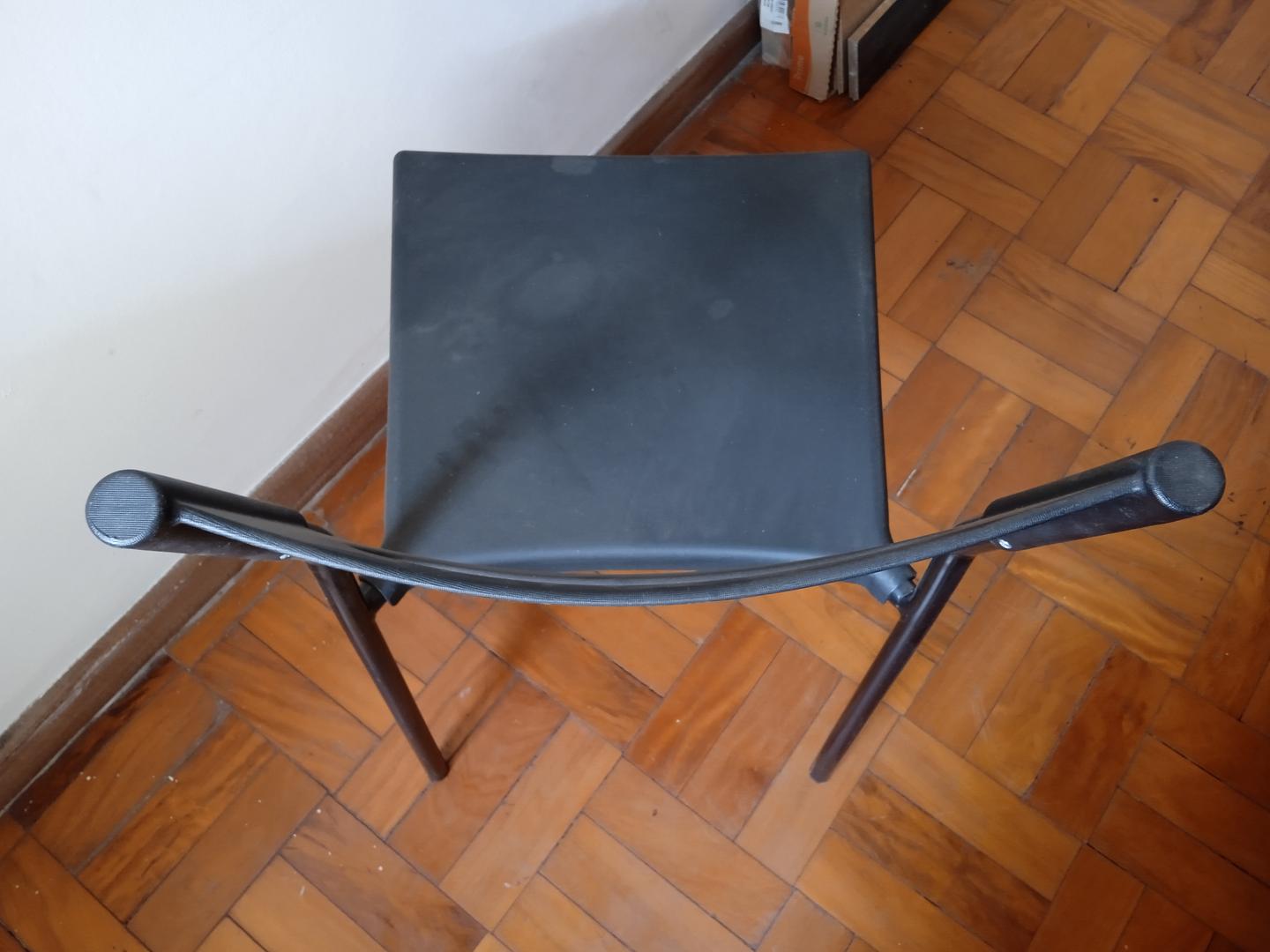 Cadeira fixa s/ braços em Plástico Preto 77 cm x 40 cm x 44 cm