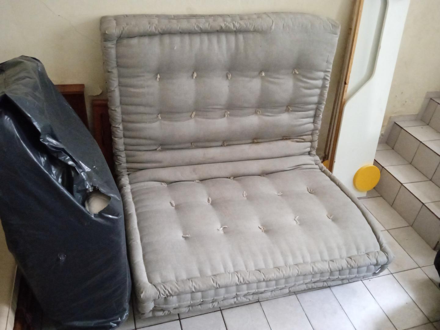 Futon em Estofado / Espuma Cinza 20 cm x 135 cm x 190 cm