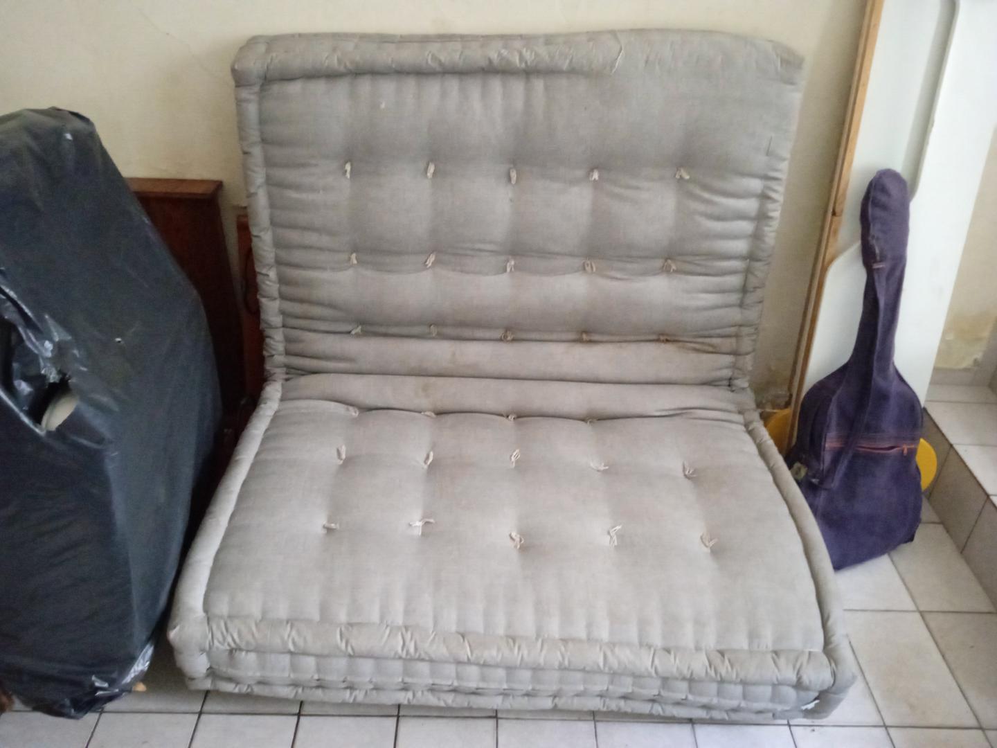 Futon em Estofado / Espuma Cinza 20 cm x 135 cm x 190 cm