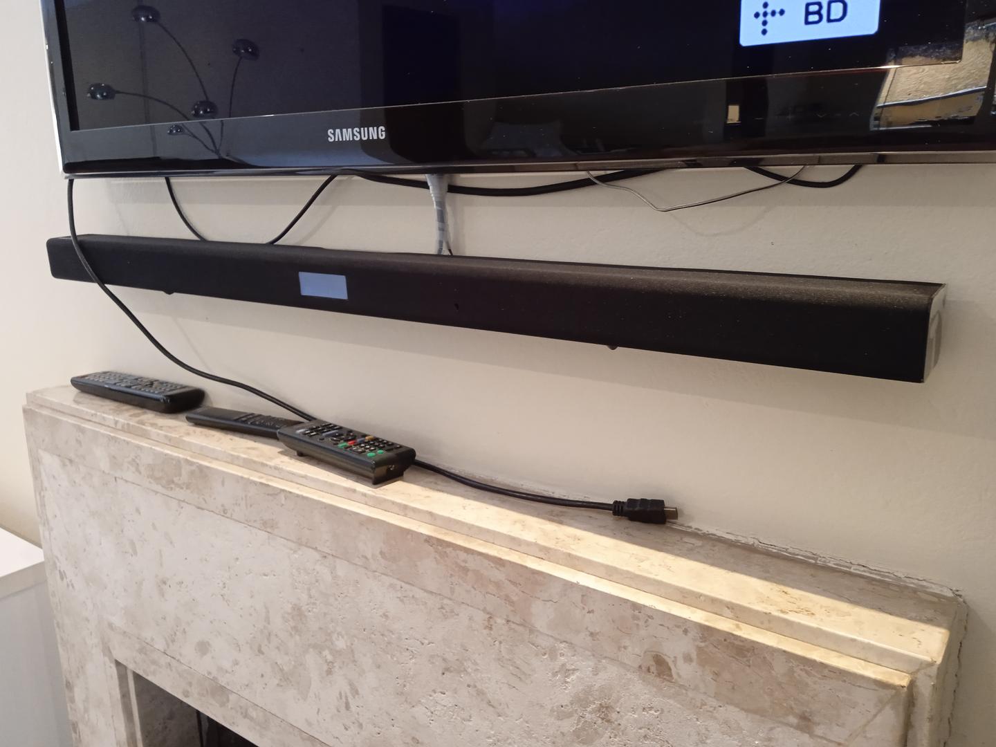 Home theater e Speaker system Impedance 3/SoundBar Samsung Preto