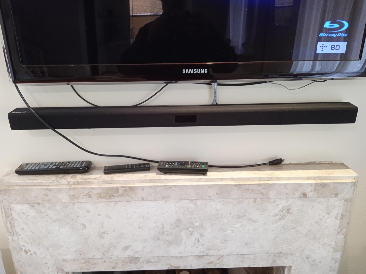 Home theater e Speaker system Impedance 3/SoundBar Samsung Preto