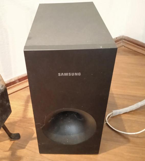 Home theater e Speaker system Impedance 3/SoundBar Samsung Preto