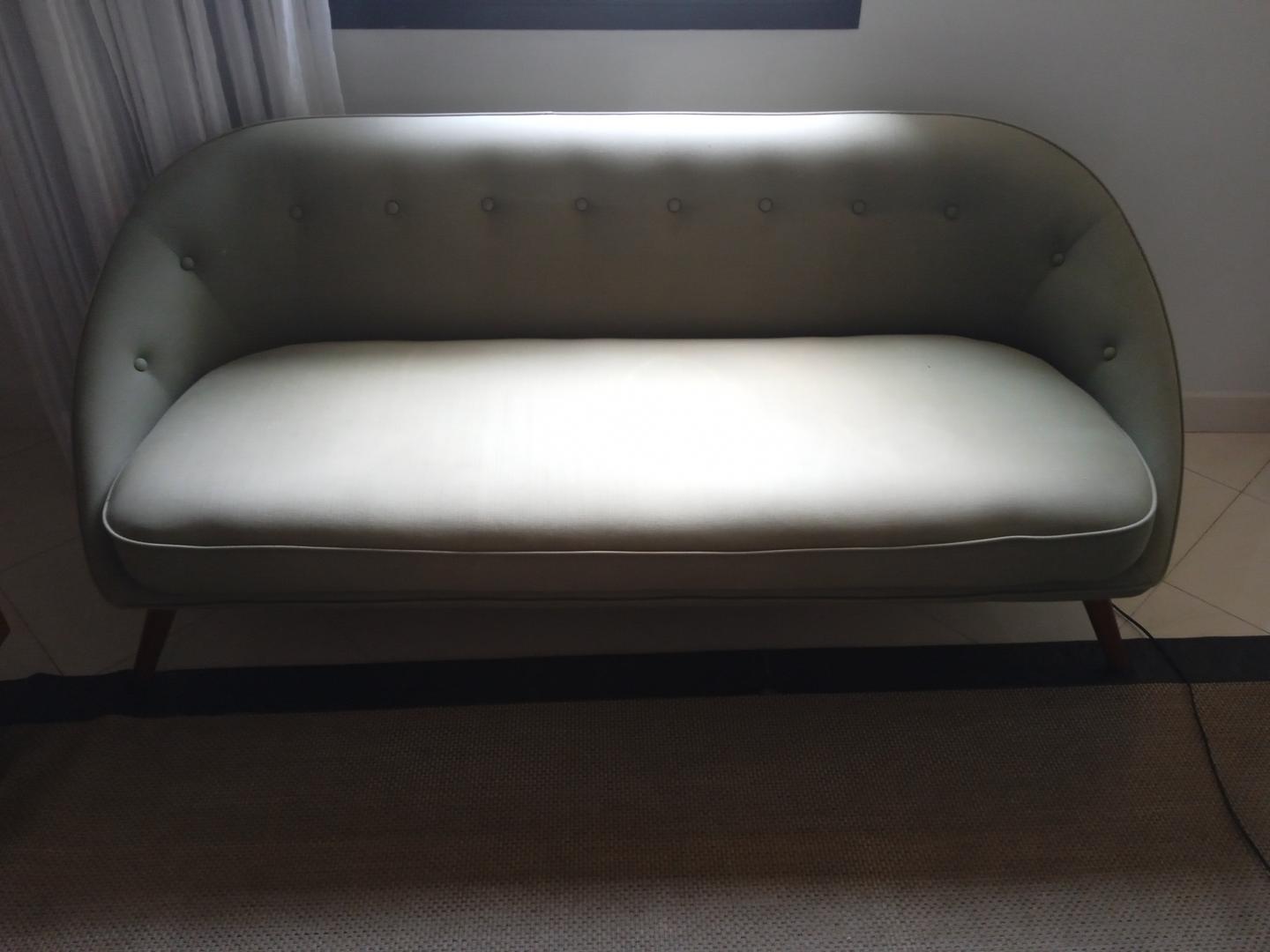 Sofá c/ 2 lugares WestWing em Couro Ecológico / Estofado Cinza 77 cm x 175 cm x 75 cm