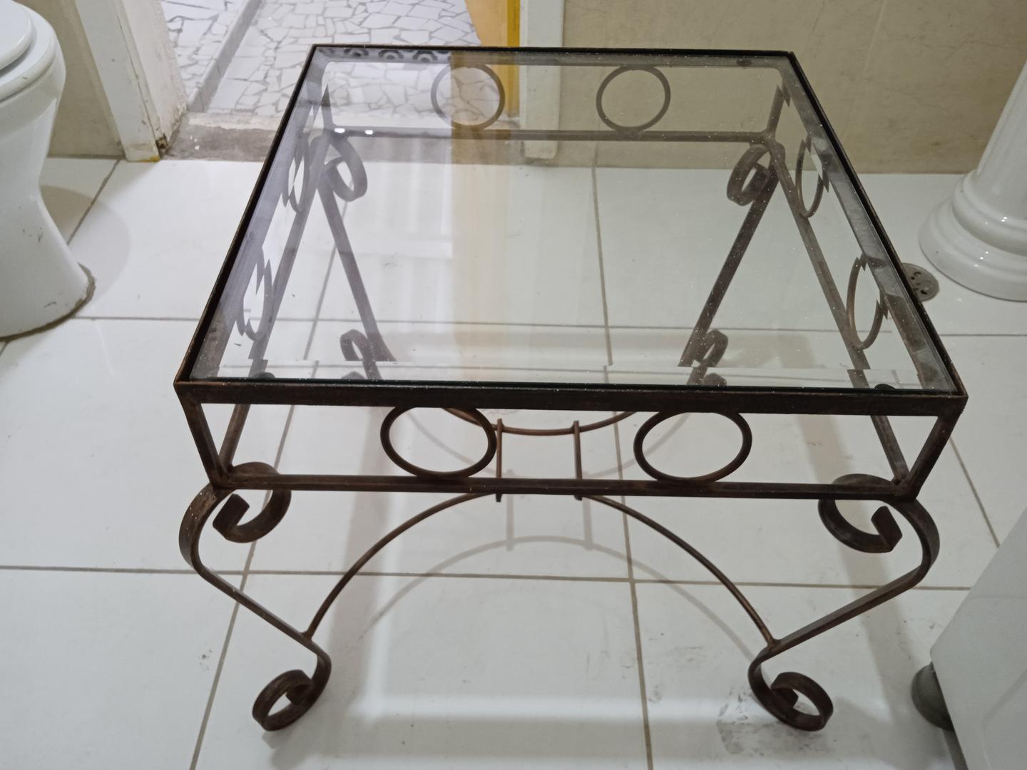 Mesa lateral em Aço / Vidro Cinza 48 cm x 57 cm x 57 cm