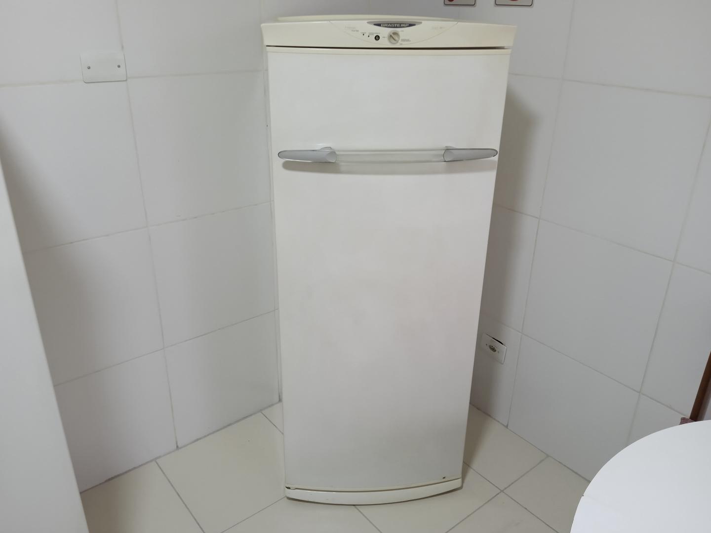 Freezer Brastemp BGV24ABANA em Plástico / Aço Branco 154 cm x 64 cm x 68 cm