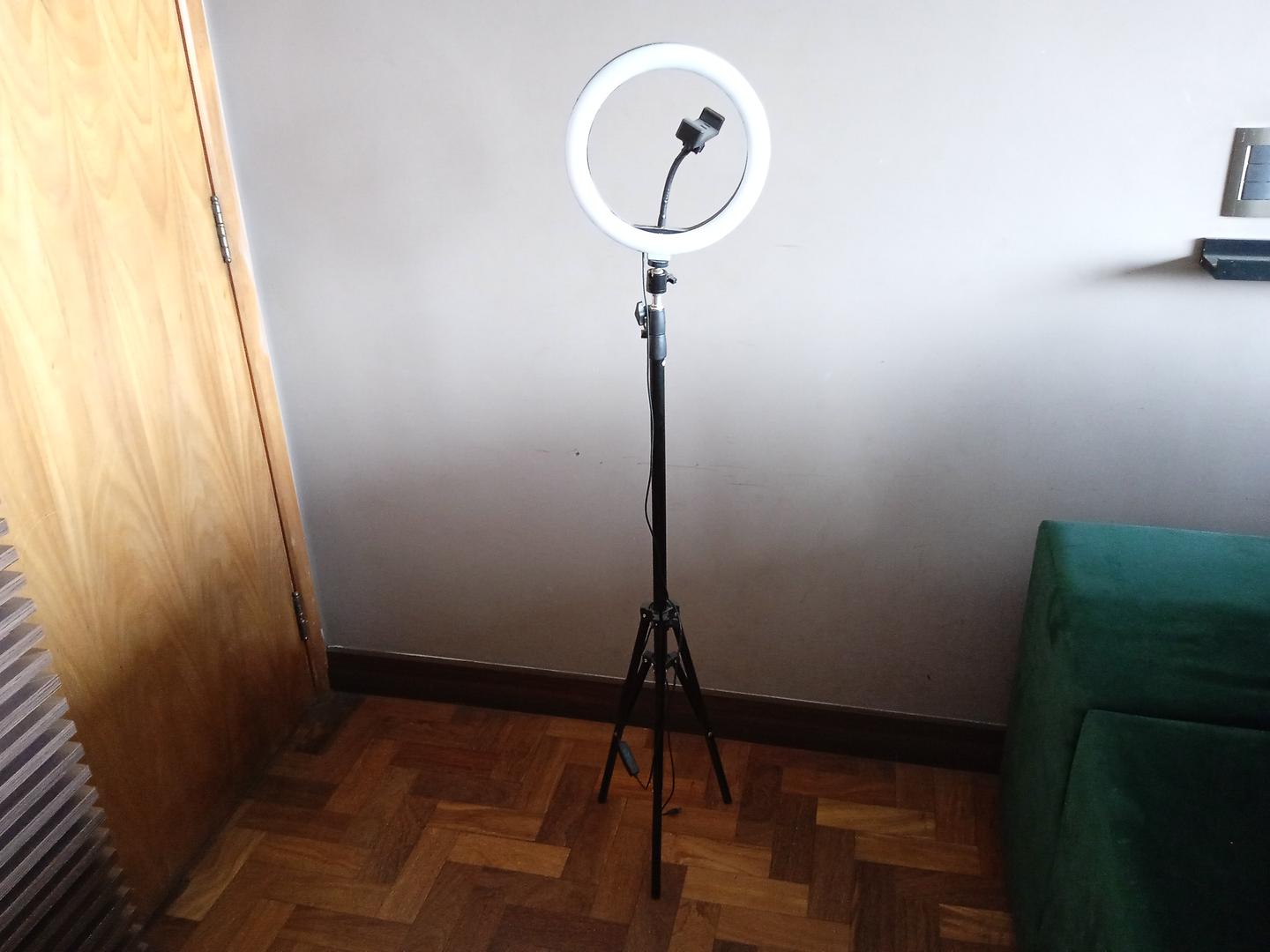 Luminária tripé c/ regulagem de altura/Ring Light em Aço Preto 130 cm x 22 cm x 22 cm