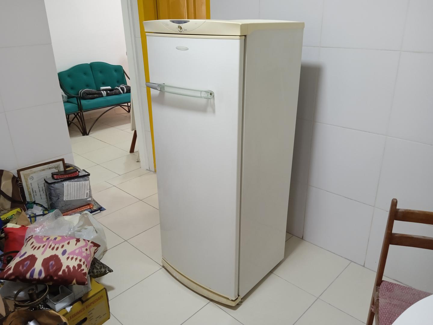 Geladeira Brastemp BR031ABANA em Plástico / Aço Branco 156 cm x 64 cm x 63 cm