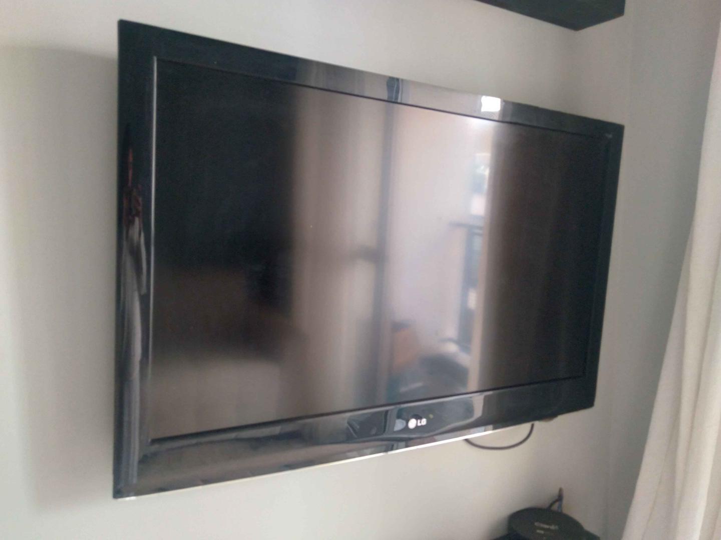 Televisão 42"  LG Preto