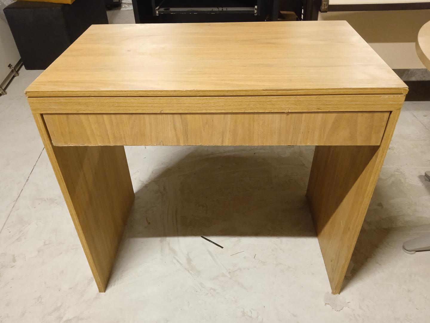 Mesa de Escritório c/ 1 gaveta em MDF Marrom 79 cm x 85 cm x 51 cm