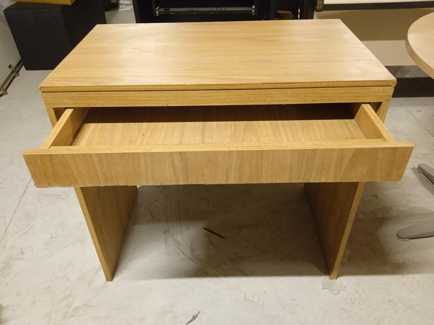 Mesa de Escritório c/ 1 gaveta em MDF Marrom 79 cm x 85 cm x 51 cm