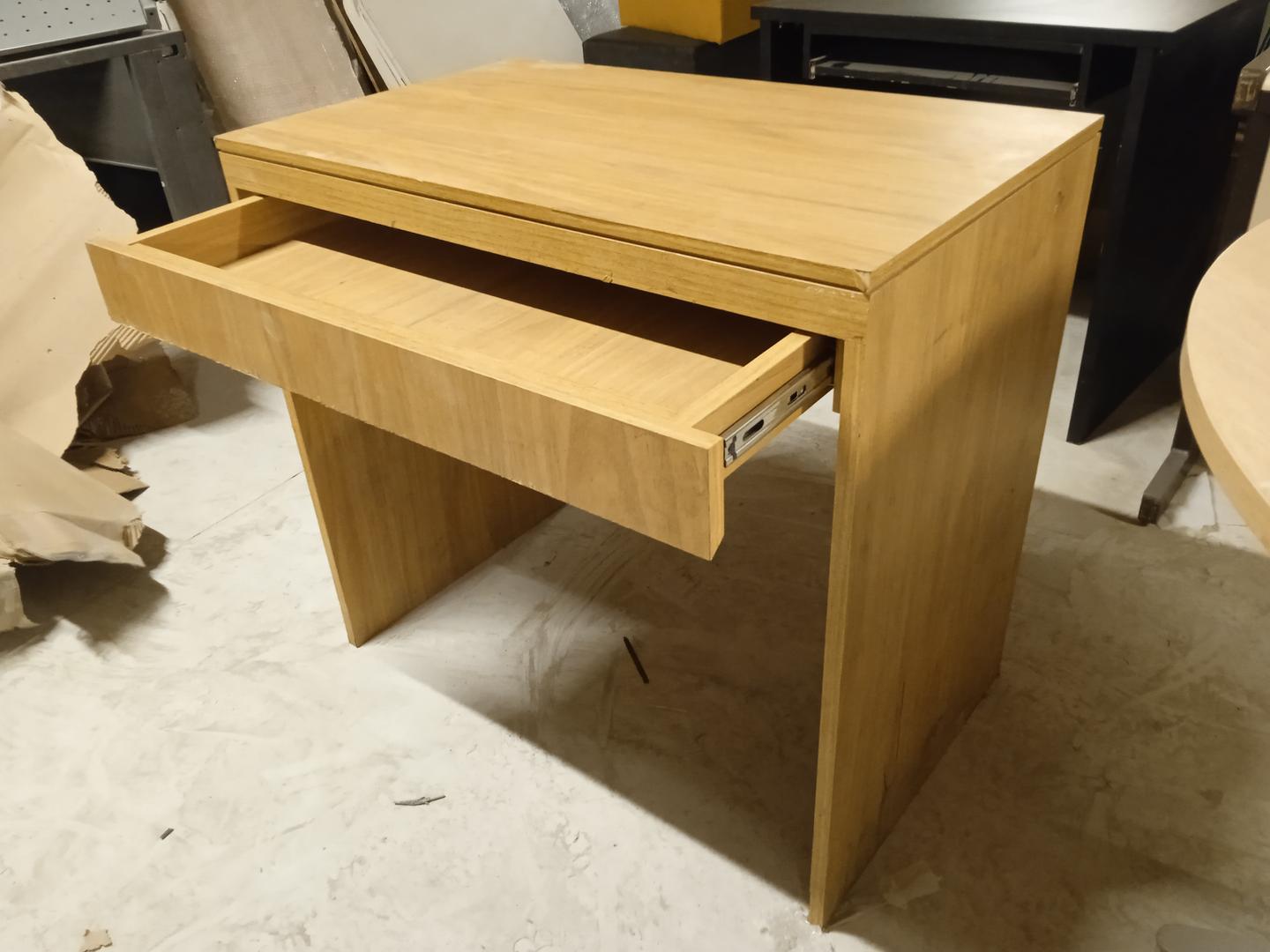 Mesa de Escritório c/ 1 gaveta em MDF Marrom 79 cm x 85 cm x 51 cm