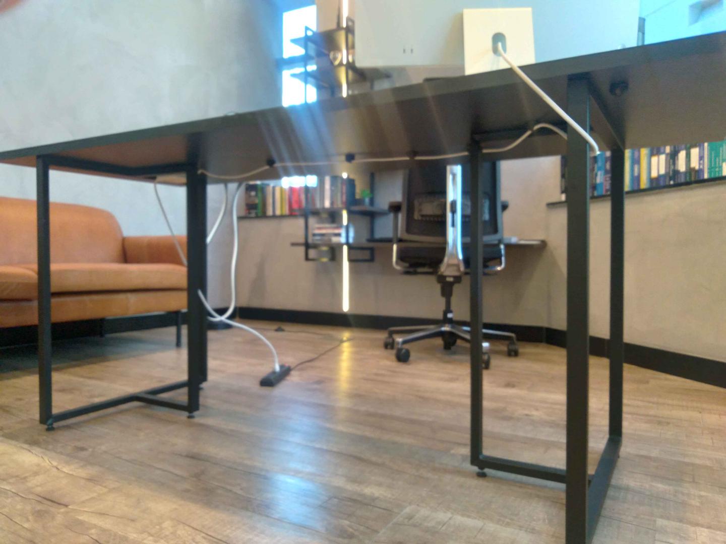 Mesa de Escritório Industrial em MDP / Metal Preto 79 cm x 180 cm x 70 cm