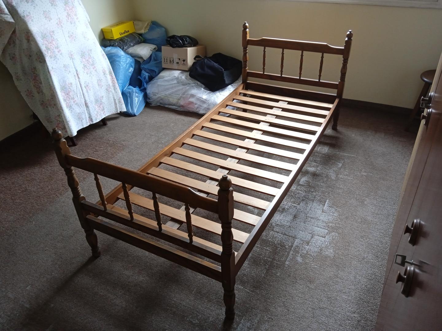 Cama de solteiro em Madeira Marrom 80 cm x 85 cm x 195 cm