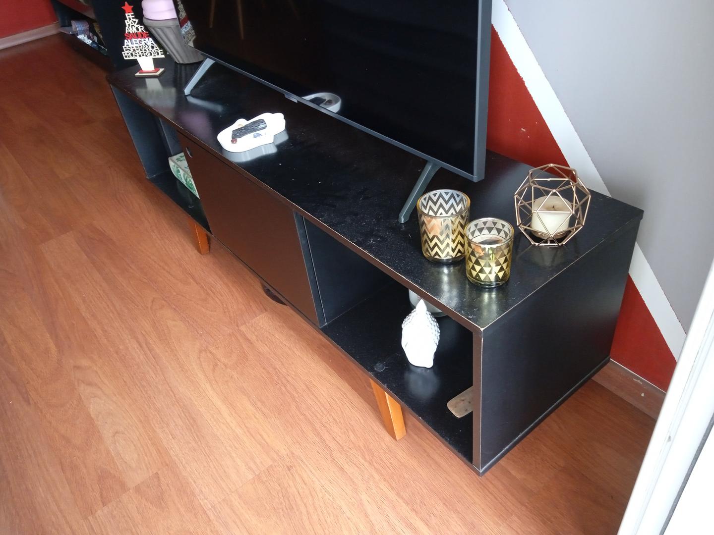 Rack c/ 1 porta e 2 nichos em MDF Preto 50 cm x 135 cm x 35 cm