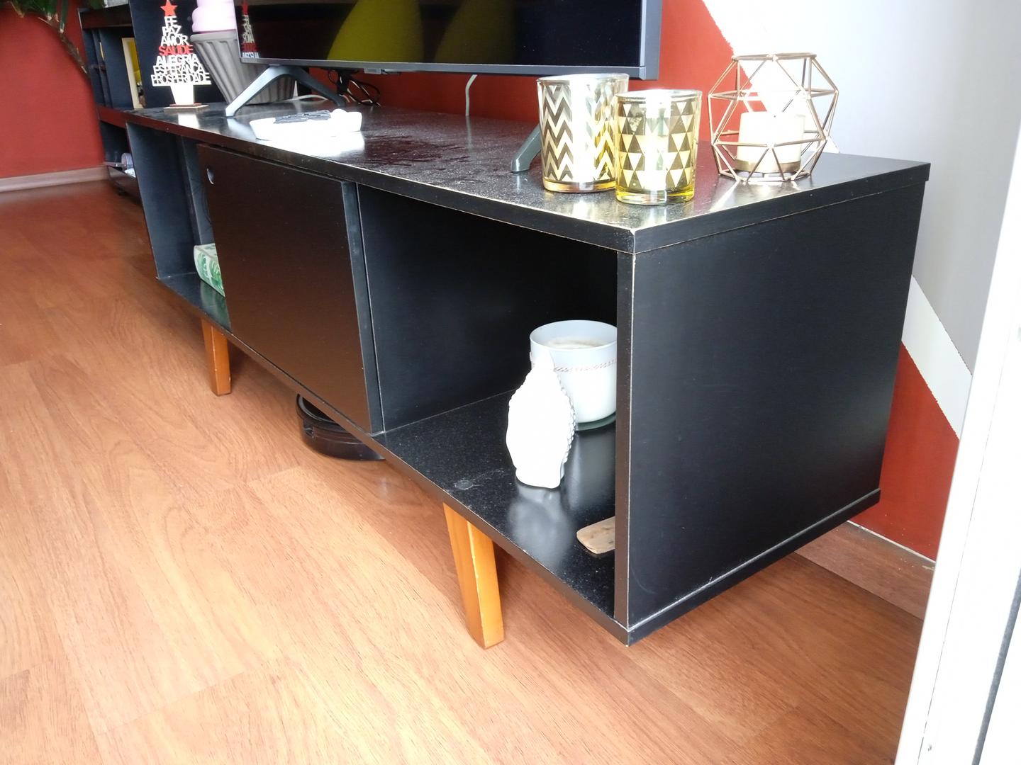 Rack c/ 1 porta e 2 nichos em MDF Preto 50 cm x 135 cm x 35 cm