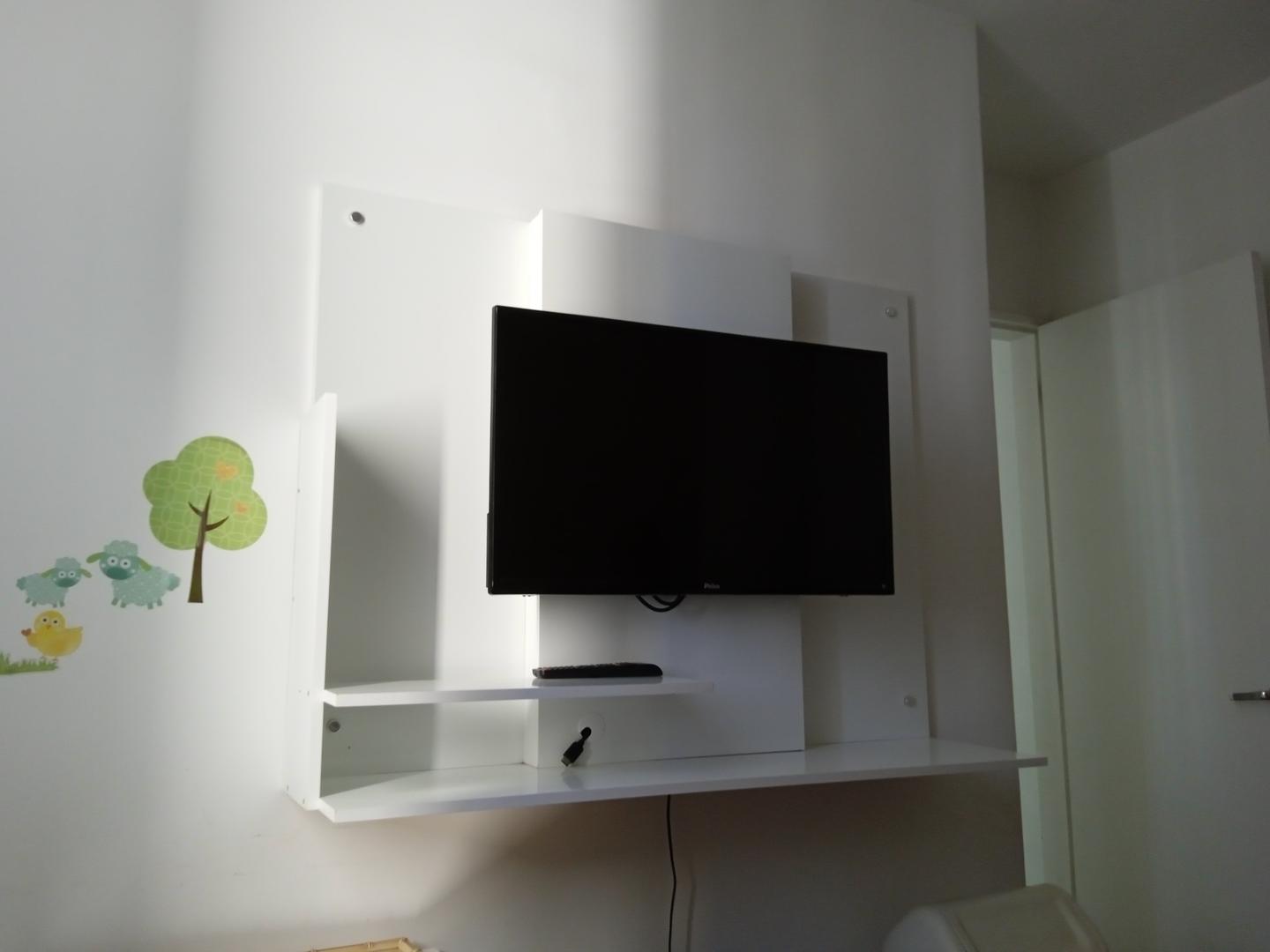 Painel p/ televisão c/ 1 prateleira em MDF Branco 92 cm x 120 cm x 31 cm