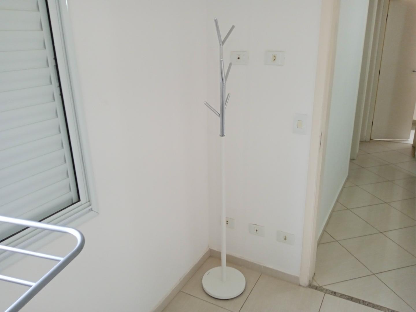 Cabideiro de chão Twig Tok&Stok em Aço Branco 170 cm x 30 cm x 30 cm