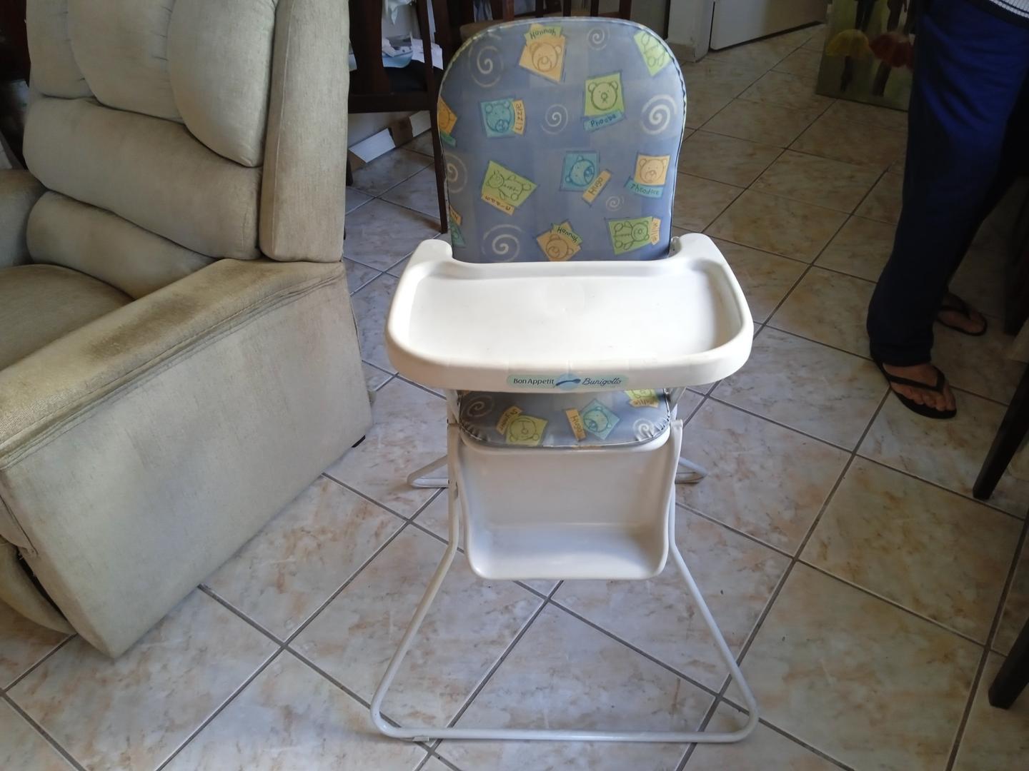 Cadeirão de Alimentação Burigoto em Plástico Azul 100 cm x 63 cm x 57 cm