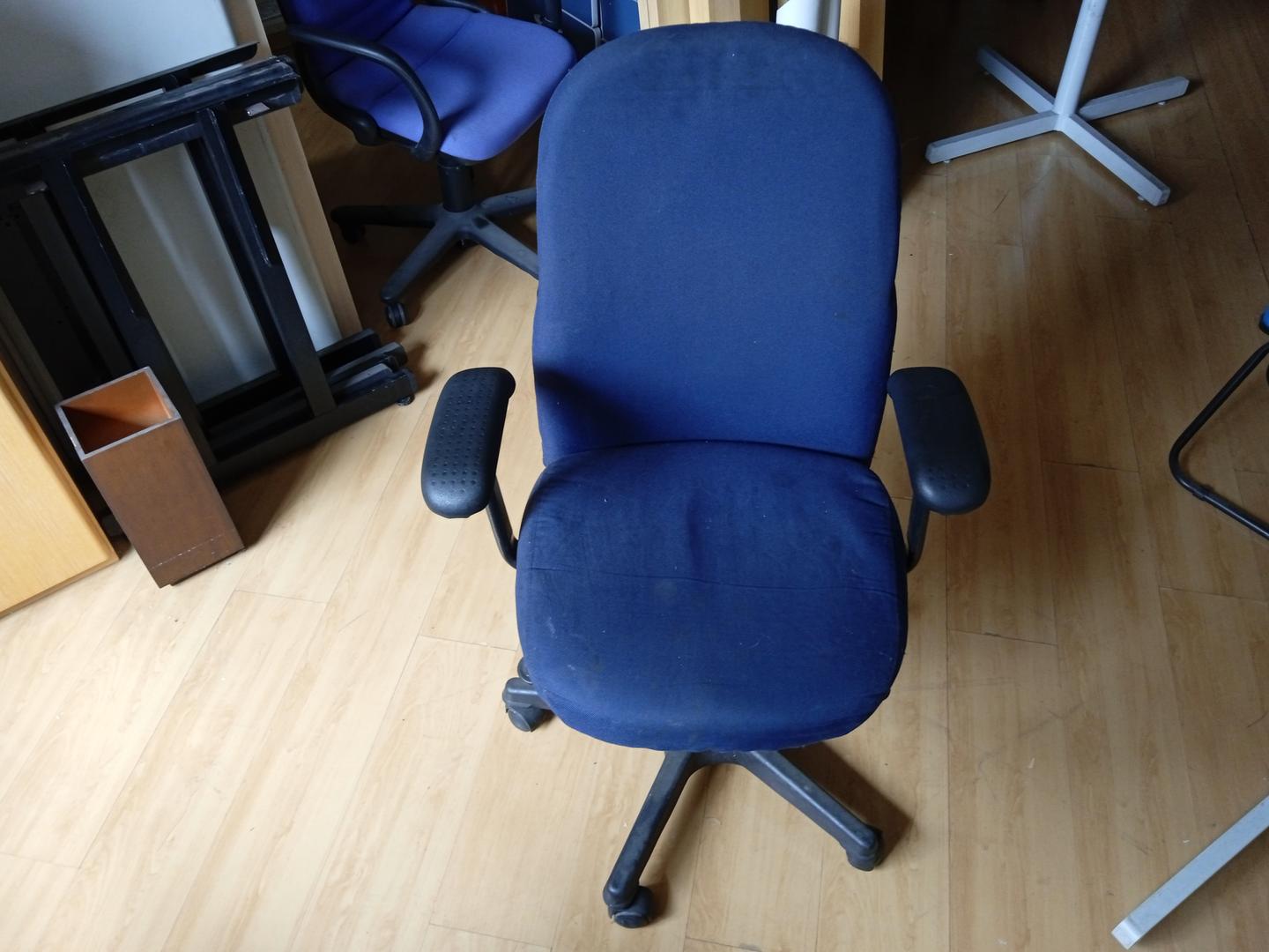 Cadeira giratória c/ braços e rodas em Plástico / Estofado Azul 90 cm x 64 cm x 56 cm