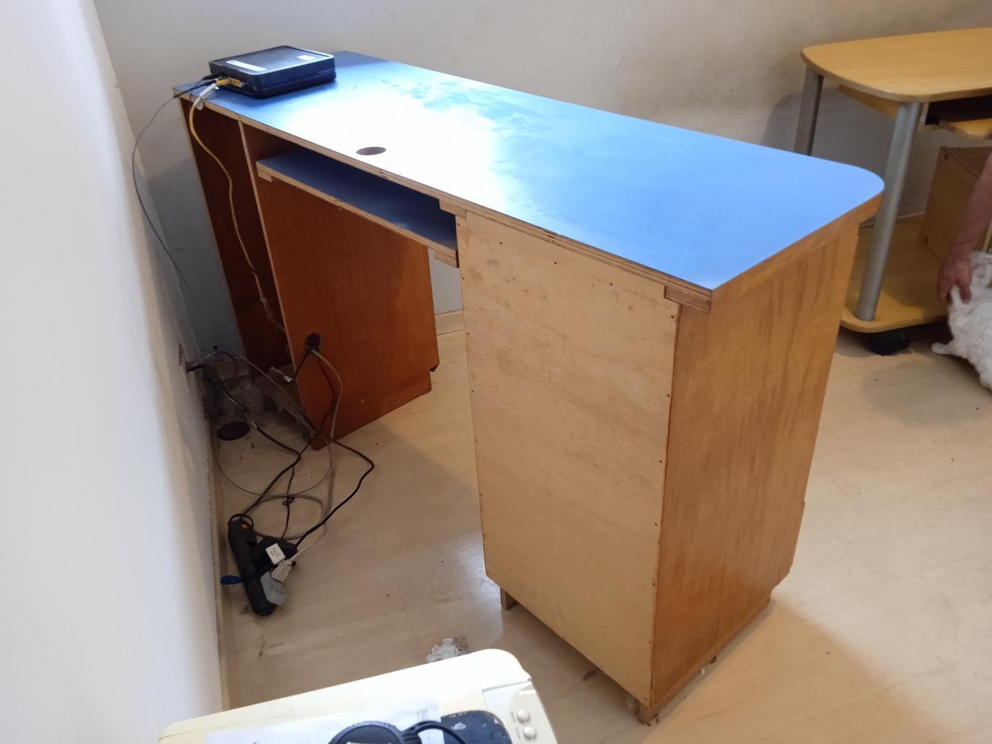 Mesa de Escritório c/ 4 gavetas  1 prancha de correr e 1 nicho em Madeira Azul