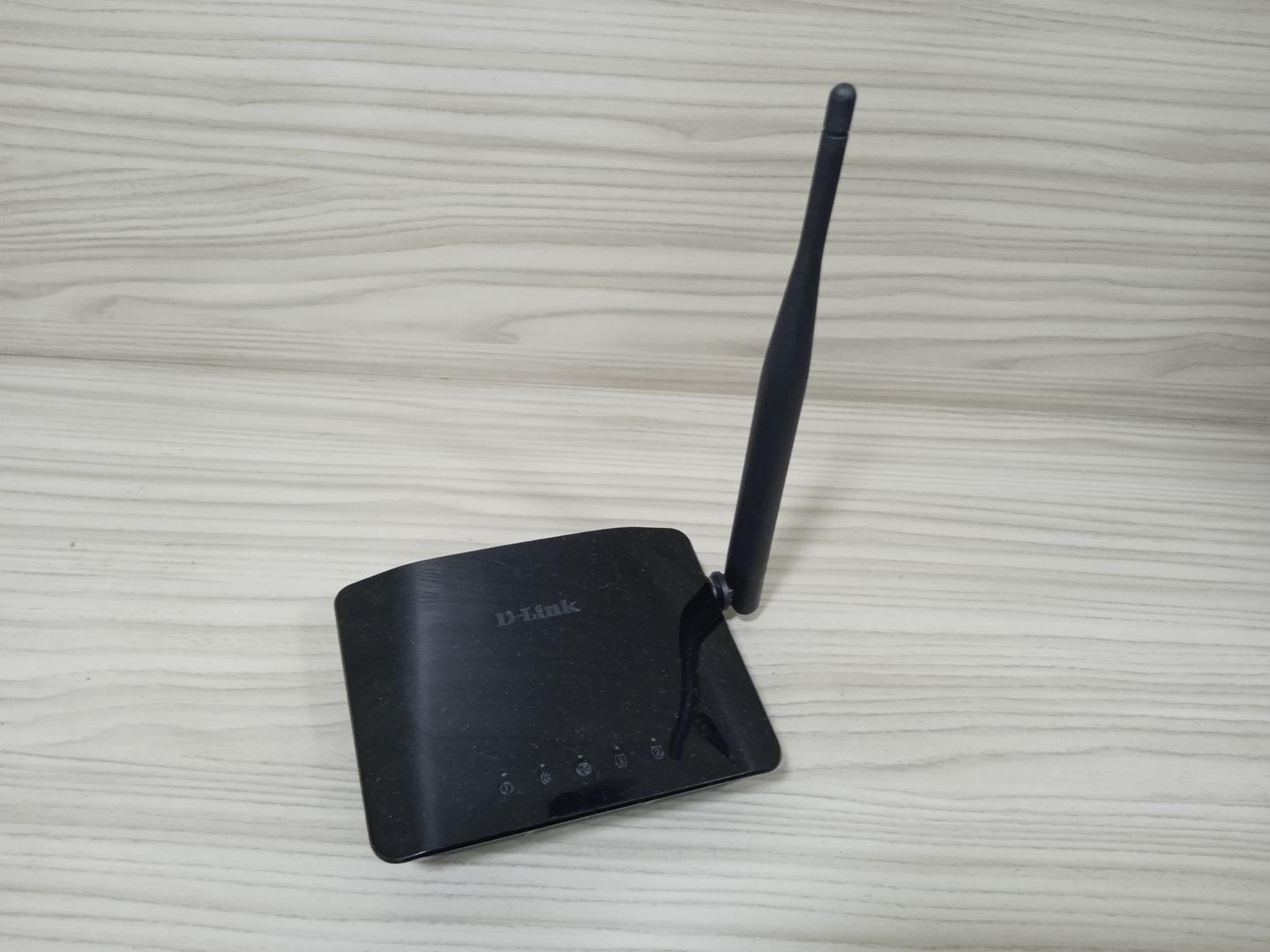 Antena D-link DIR-608 em Plástico Preto 8 cm x 12 cm x 3 cm