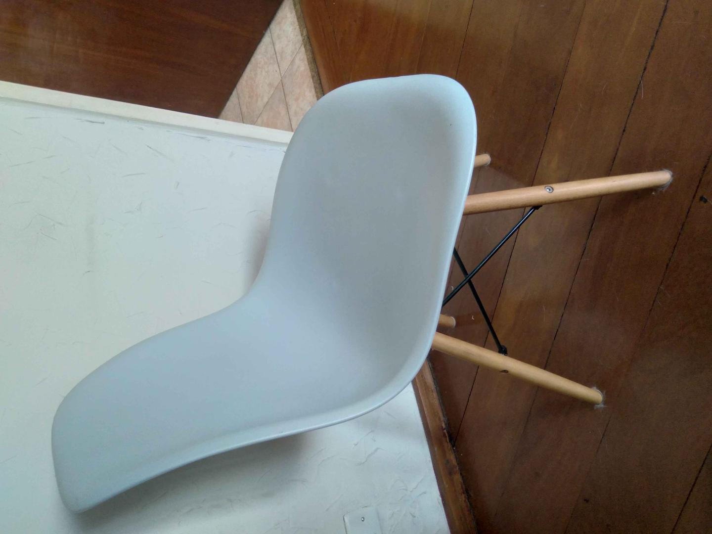 Cadeira fixa s/ braços Eames em Plástico / MDP Azul 83 cm x 43 cm x 47 cm