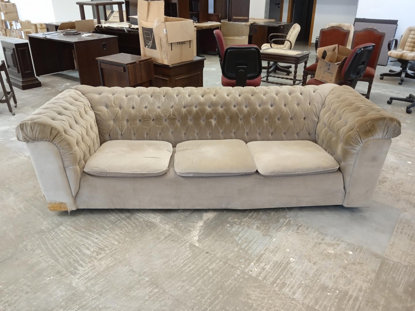 Sofá c/ 3 lugares Chesterfield em Estofado / Tecido Bege 70 cm x 240 cm x 90 cm