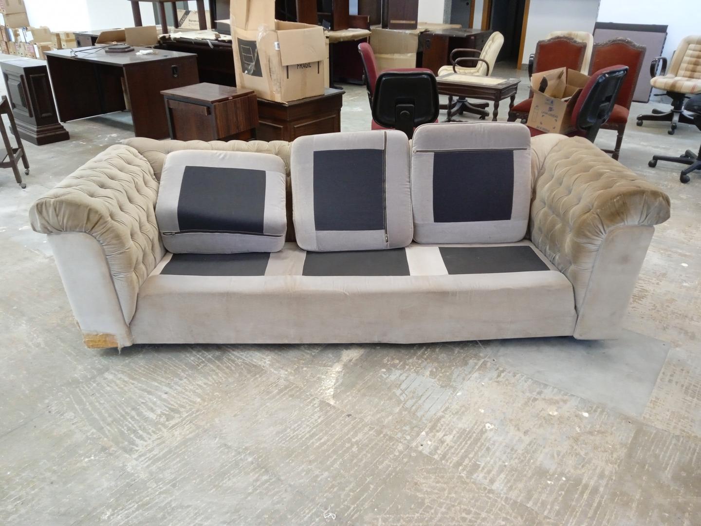 Sofá c/ 3 lugares Chesterfield em Estofado / Tecido Bege 70 cm x 240 cm x 90 cm