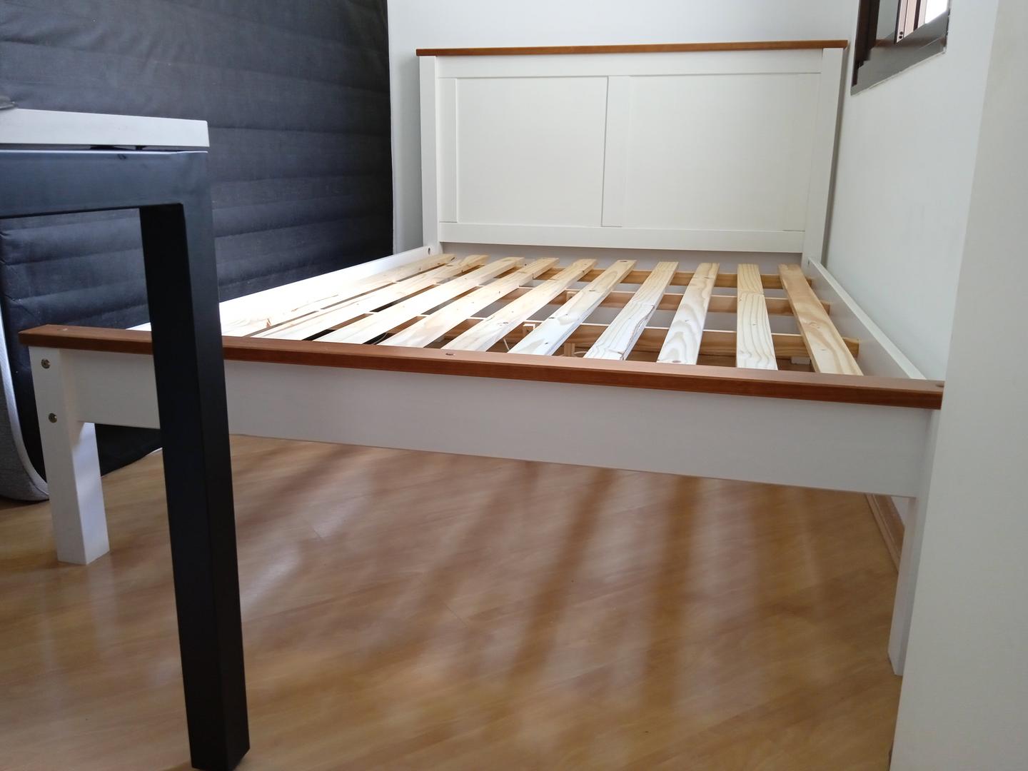 Cama de casal padrão c/ cabeceira em MDF Branco 125 cm x 150 cm x 205 cm